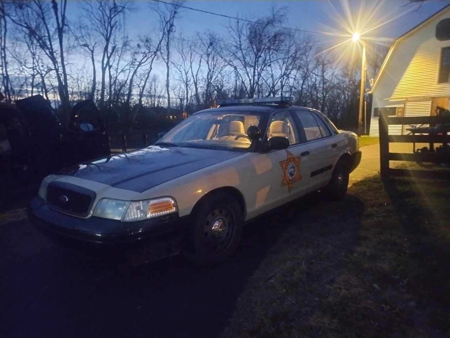 2003 Ford police car