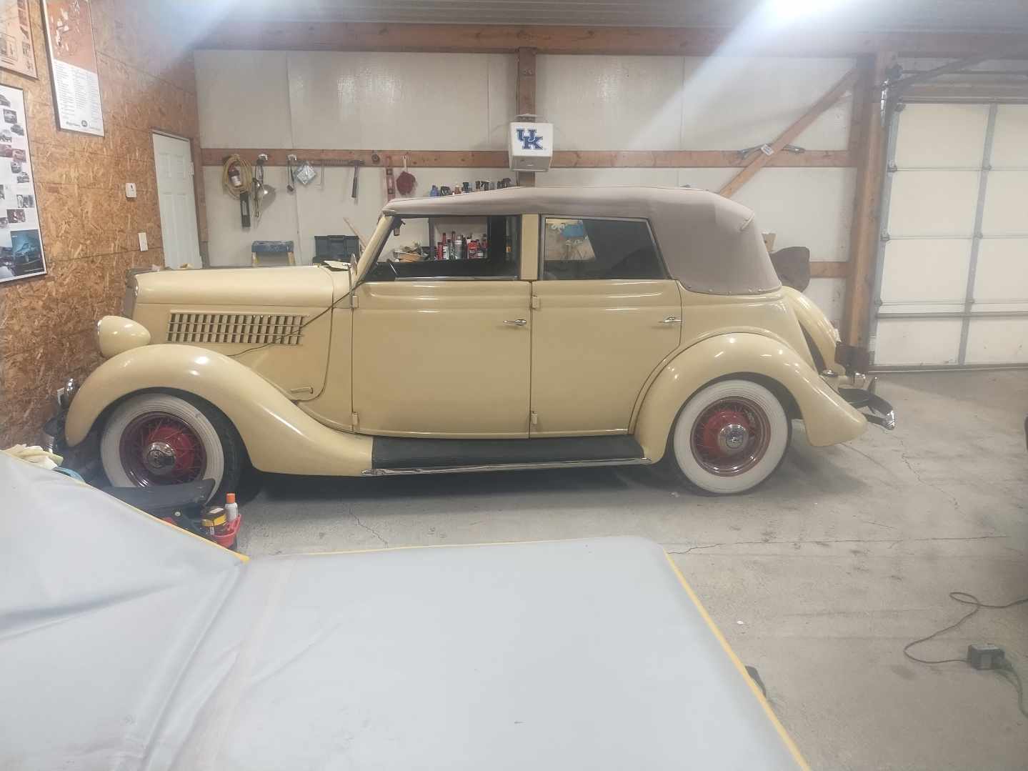 1935 Ford sedan